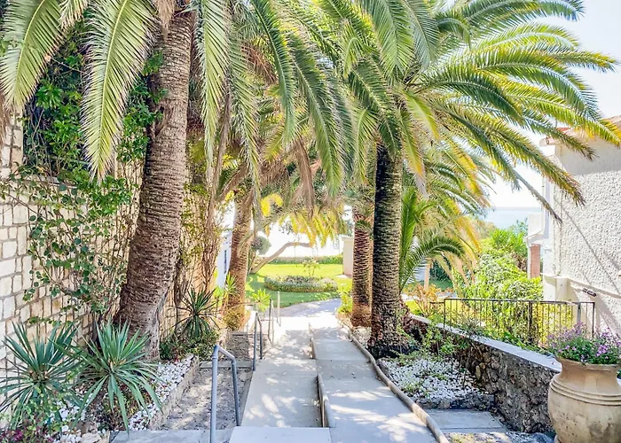 In Near Bajondillo *